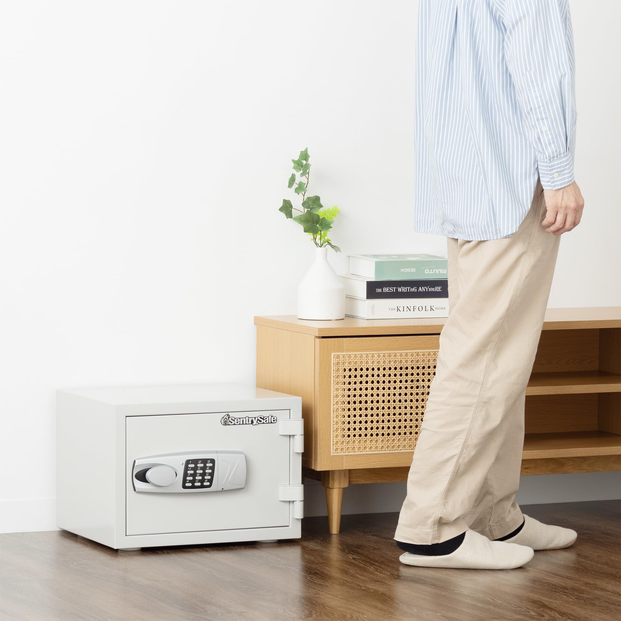 Amazon.co.jp: SENTRY (セントリー) 金庫 家庭用 JIS 日本工業規格 1